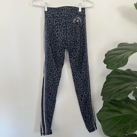 The Upside Soul Cycle Blue Purple Leopard Leggings XS - Picture 11 of 12